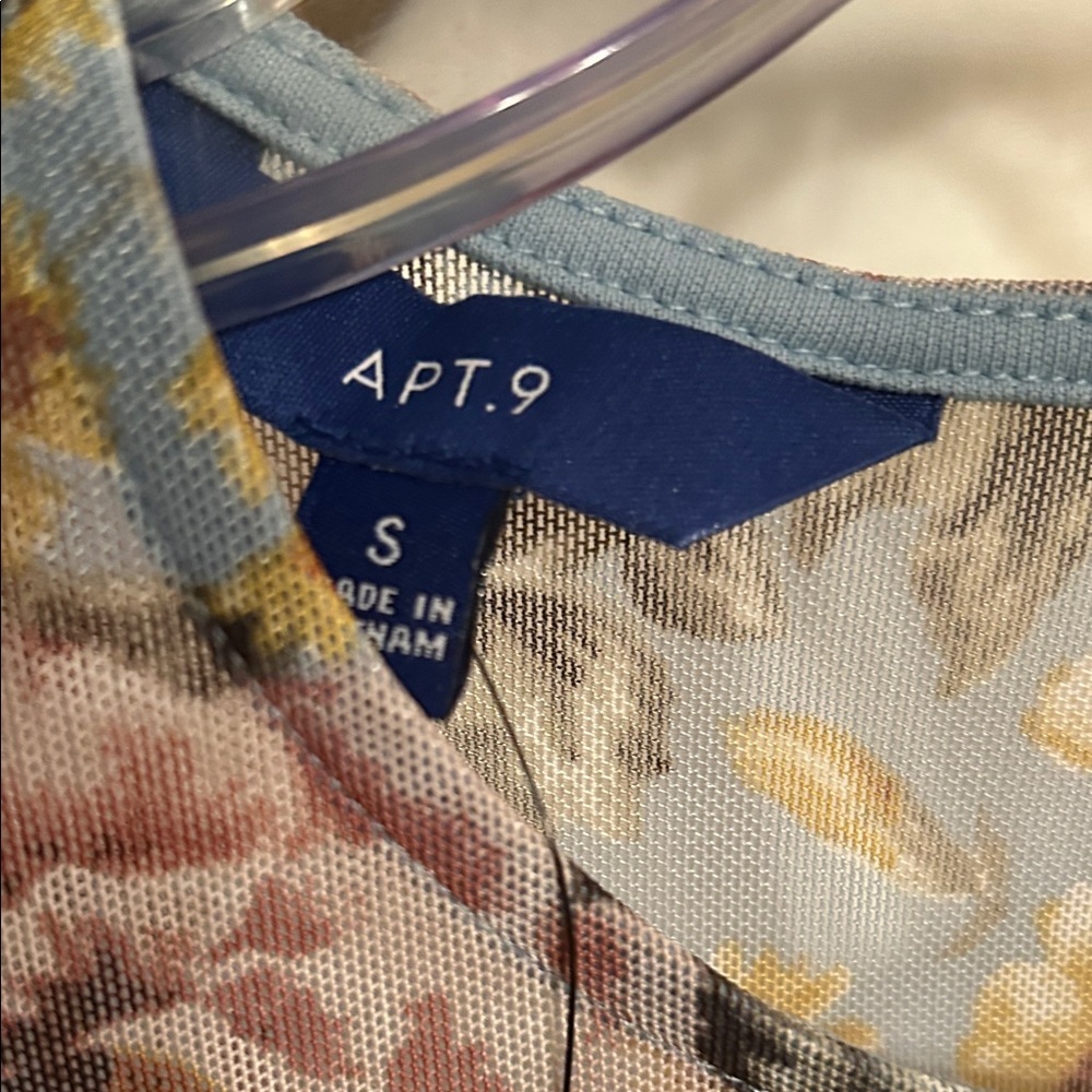 Apt. 9 NWT Sleeveless Floral Sleeveless Top - Light Blue Small - Picture 3 of 13
